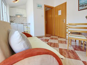 23933672-Ferienwohnung-2-Baška-300x225-3