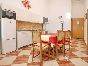 23933673-Ferienwohnung-4-Baška-300x225-5