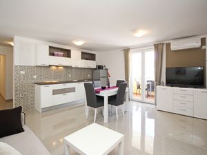 23933679-Ferienwohnung-2-Baška-300x225-1