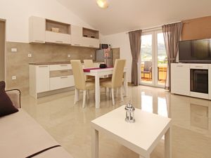 23933682-Ferienwohnung-2-Baška-300x225-3