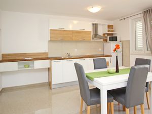 23933680-Ferienwohnung-2-Baška-300x225-3