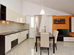 23933681-Ferienwohnung-4-Baška-300x225-2