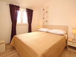 23933681-Ferienwohnung-4-Baška-300x225-5