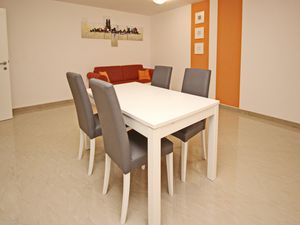 23933705-Ferienwohnung-2-Baška-300x225-4