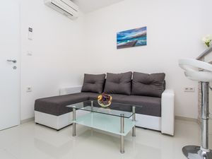 23933709-Ferienwohnung-3-Baška-300x225-1