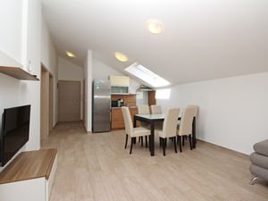 23933738-Ferienwohnung-6-Baška-300x225-3