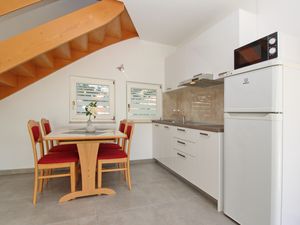 23933665-Ferienwohnung-4-Baška-300x225-5