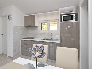 23933688-Ferienwohnung-4-Baška-300x225-5