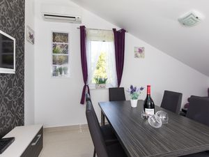 23934403-Ferienwohnung-2-Baška-300x225-4