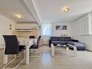 23301030-Ferienwohnung-4-Baška-300x225-2