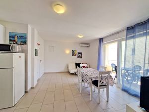 23351040-Ferienwohnung-4-Baška-300x225-3