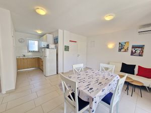 23351040-Ferienwohnung-4-Baška-300x225-5