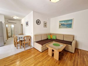 23351015-Ferienwohnung-5-Baška-300x225-3