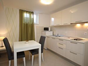 23038415-Ferienwohnung-2-Baška-300x225-3