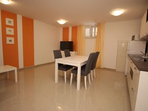 23040067-Ferienwohnung-2-Baška-300x225-4