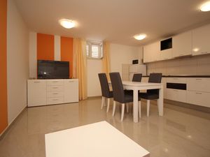 23040067-Ferienwohnung-2-Baška-300x225-1