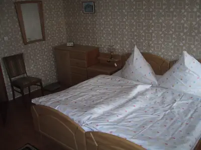 Schlafzimmer mit Doppelbett Schlafzimmer mit Doppelbett