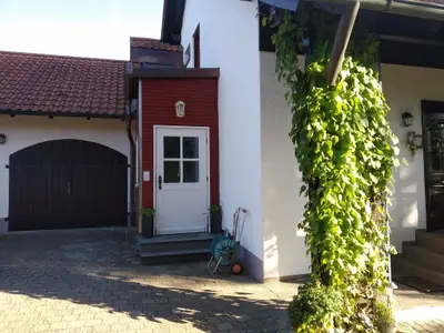 Ansicht Einfahrt und Eingang