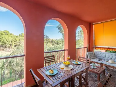 Sehr private Terrasse mit ausgezeichneter Aussicht.