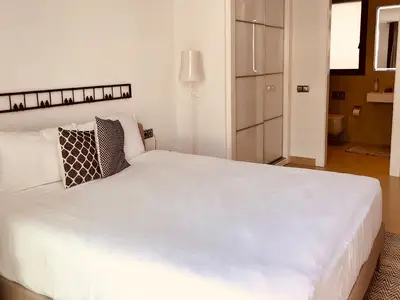 Schlafbereich. Your bedroom with Bang&Olufson smart TV.