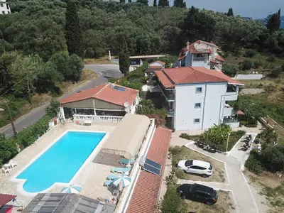 PoolOfHouse