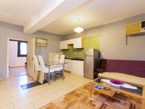 23756562-Ferienwohnung-2-Benkovac-300x225-3