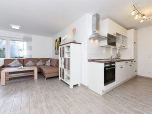 23921603-Ferienwohnung-4-Bensersiel-300x225-2