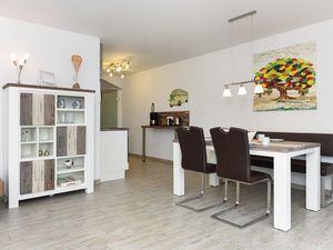 23921603-Ferienwohnung-4-Bensersiel-300x225-3