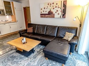 23897370-Ferienwohnung-4-Bensersiel-300x225-5