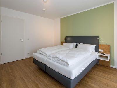 Schlafzimmer mit Doppelbett