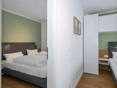 Flur mit Blick zum Schlafzimmer