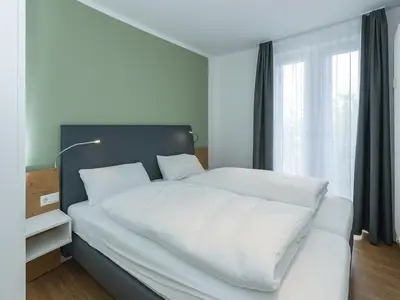 Schlafzimmer mit Doppelbett