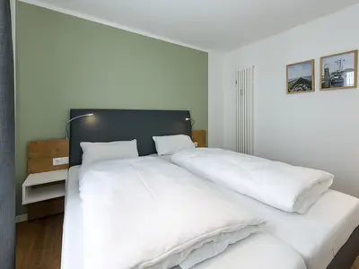 Schlafzimmer mit Doppelbett