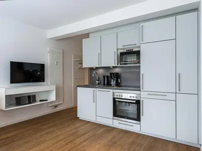 Küchenzeile mit Backofen
