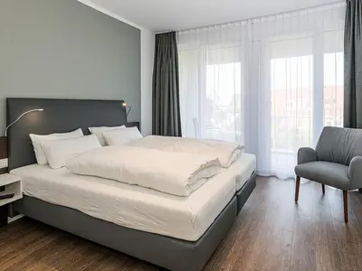Schlafzimmer mit Doppelbett