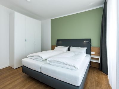 Schlafzimmer mit Doppelbett