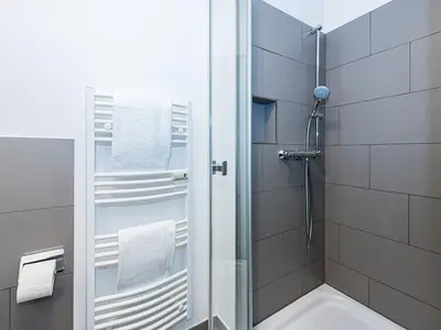 Badezimmer mit Dusche