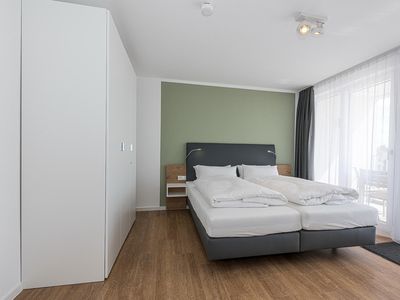 Schlafzimmer mit Doppelbett