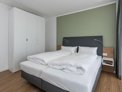 Schlafzimmer mit Doppelbett