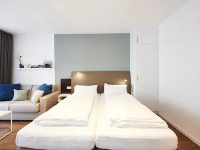 Schlafbereich mit Doppelbett