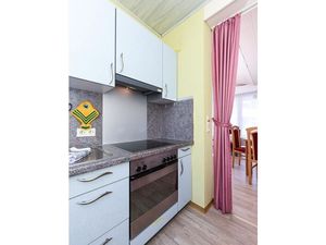 23937263-Ferienwohnung-4-Bensersiel-300x225-5