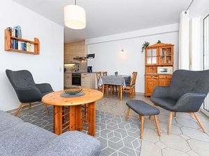 19290348-Ferienwohnung-4-Bensersiel-300x225-5