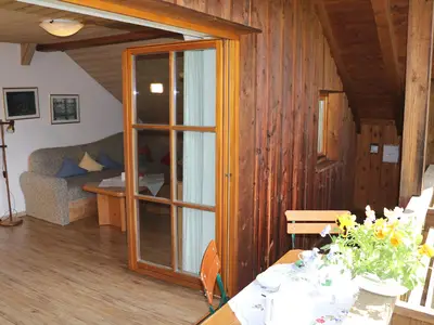 Balkon mit Eingang zum Wohnzimmer