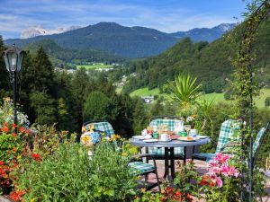 Terrasse mit Bergblick