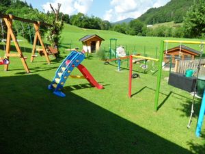 Spielplatz mit Streichelzoo