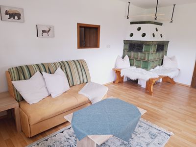 Wohnzimmer mit gemütlichen Kachelofen