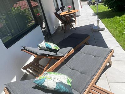 Terrasse mit Türen aus Schlafzimmer und Wohnzimmer