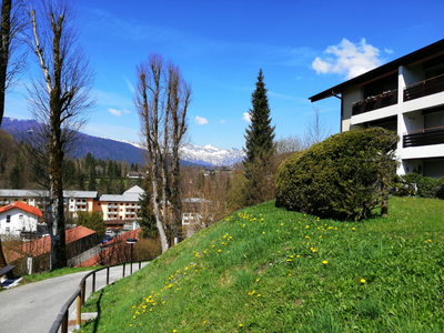 Bild Haus und Weg zum Haus vom parkplatz