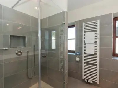 Appartement mit Ausblick - mit Dusche, Badezimmer 2