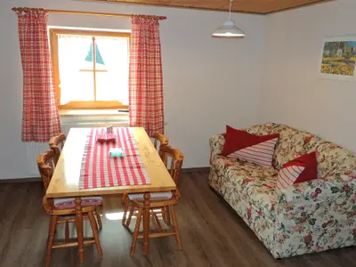 Wohnzimmer mit Essplatz